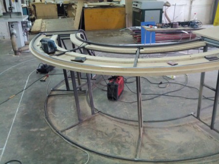 Legatura curba masa stiri