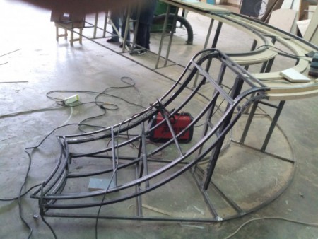 Curba metalica structura masa stiri